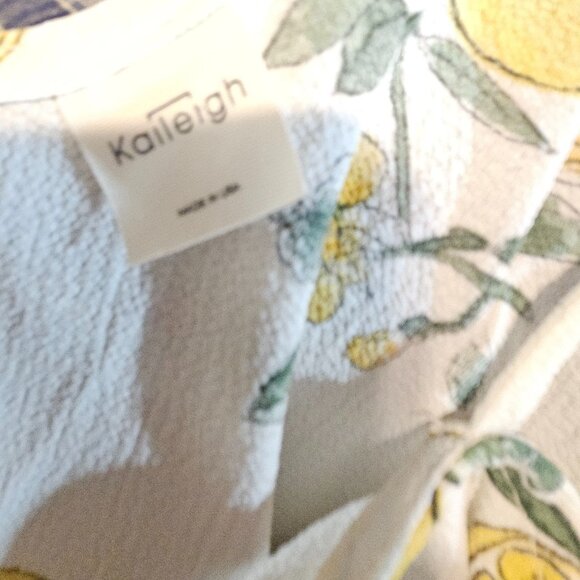 Kaileigh Lemon Print Cold Shoulder Top Women’s Large - Picture 5 of 6